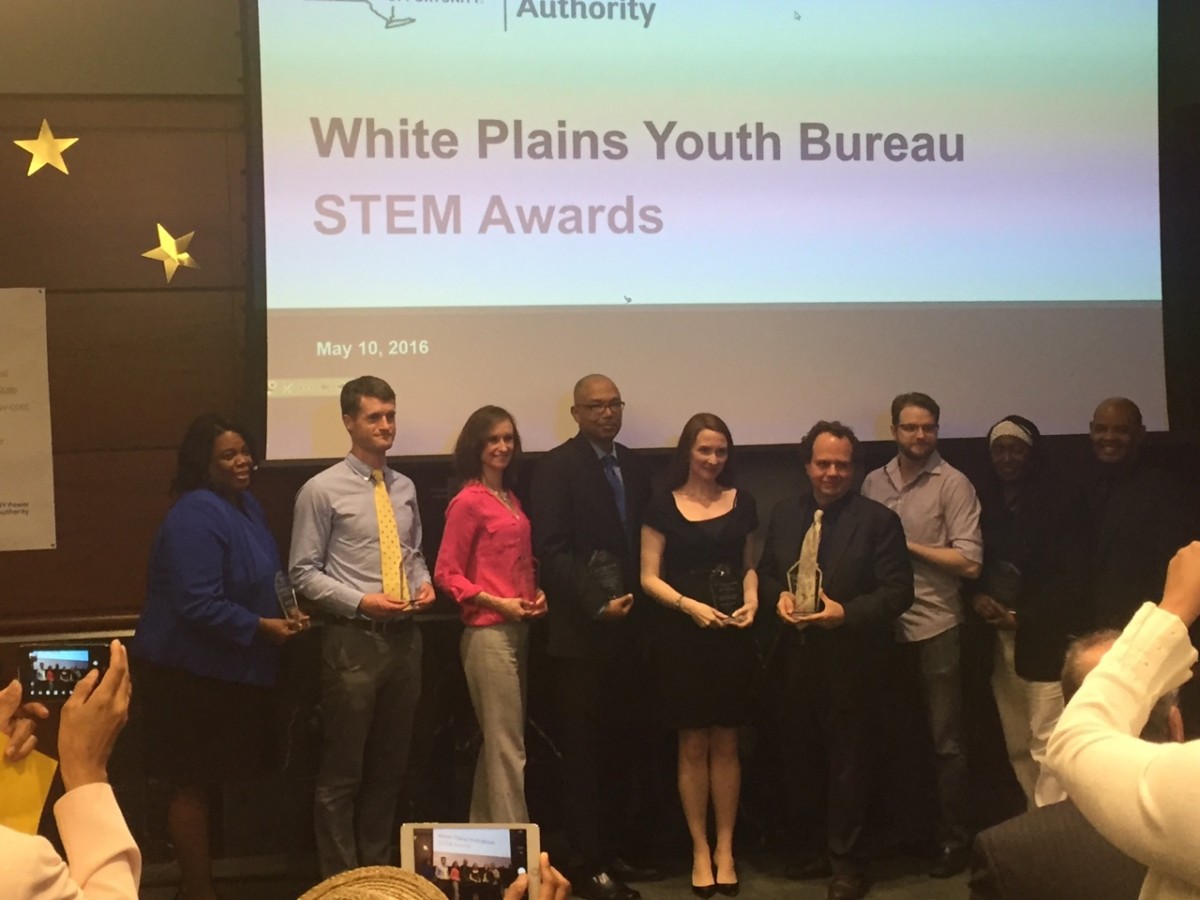 Dr Pauline Mosley receives award for significant impact on children in STEM